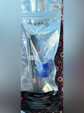 Eyeko Double Act - Shadow stick with Sharpener - Cookies & Cream - NWTs